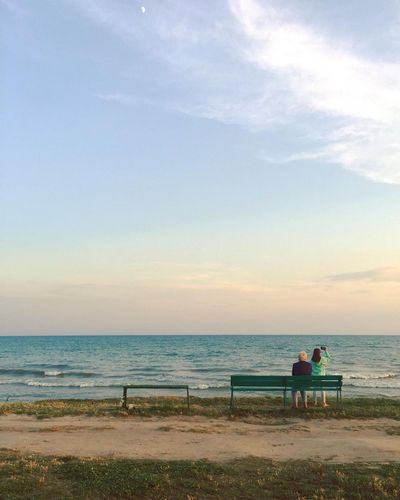 Море та лавки на узбережжі Херсонщини